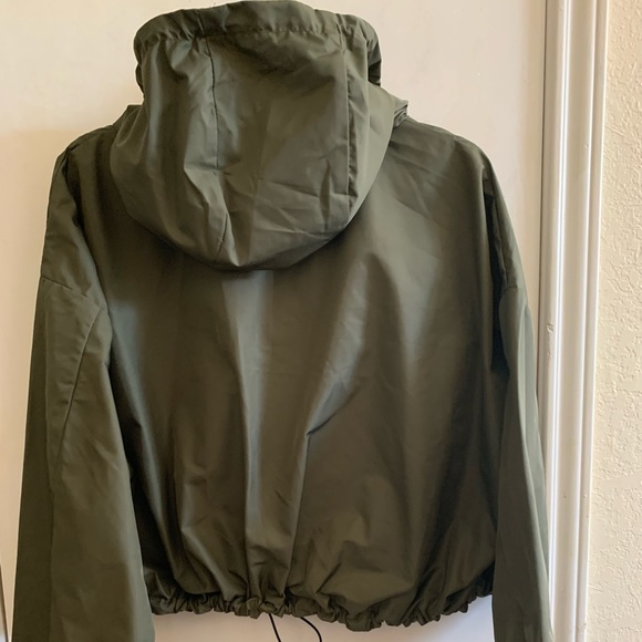 NWT army green nylon cropped jacket with hood, size L - Picture 2 of 7